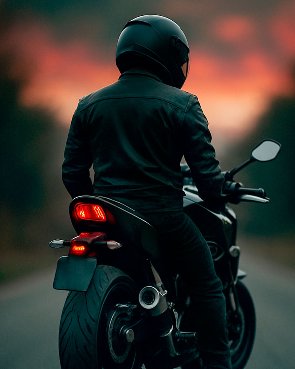 Хочешь кайф? Получай. Но сначала — выживи.
Потом — научись. Потом — прими.
И только тогда — почувствуешь, как две колеса держат тебя между адом и восторгом.