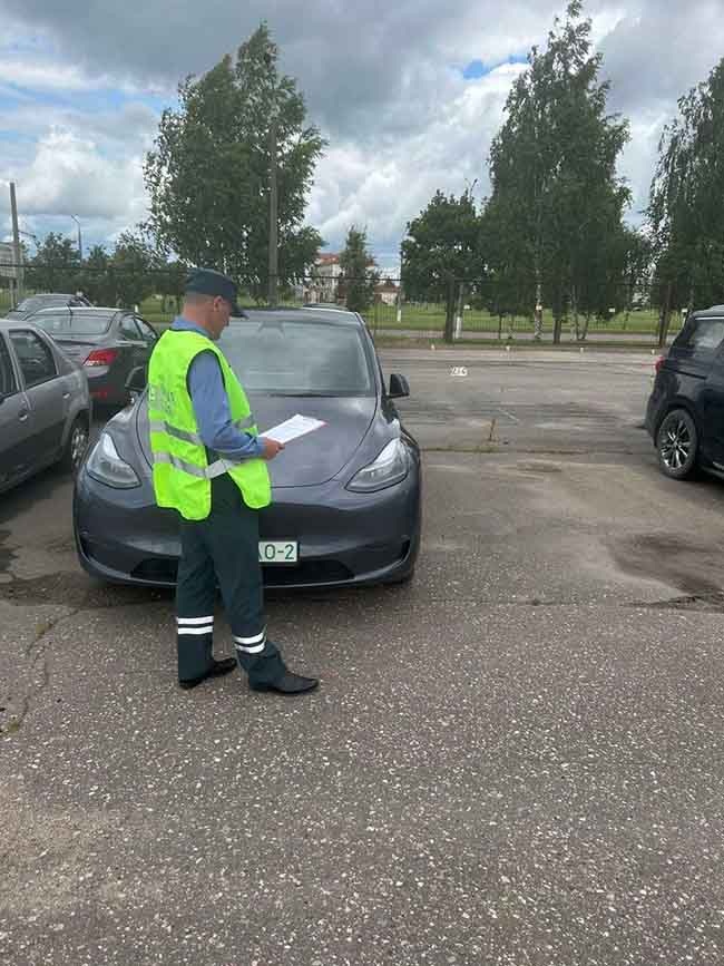 «А вы когда-нибудь на Tesla Илона Маска катались?»