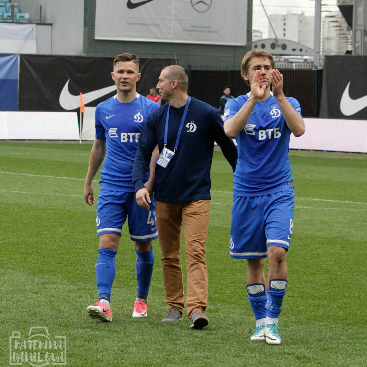 На поле вместе с игроками «Динамо»