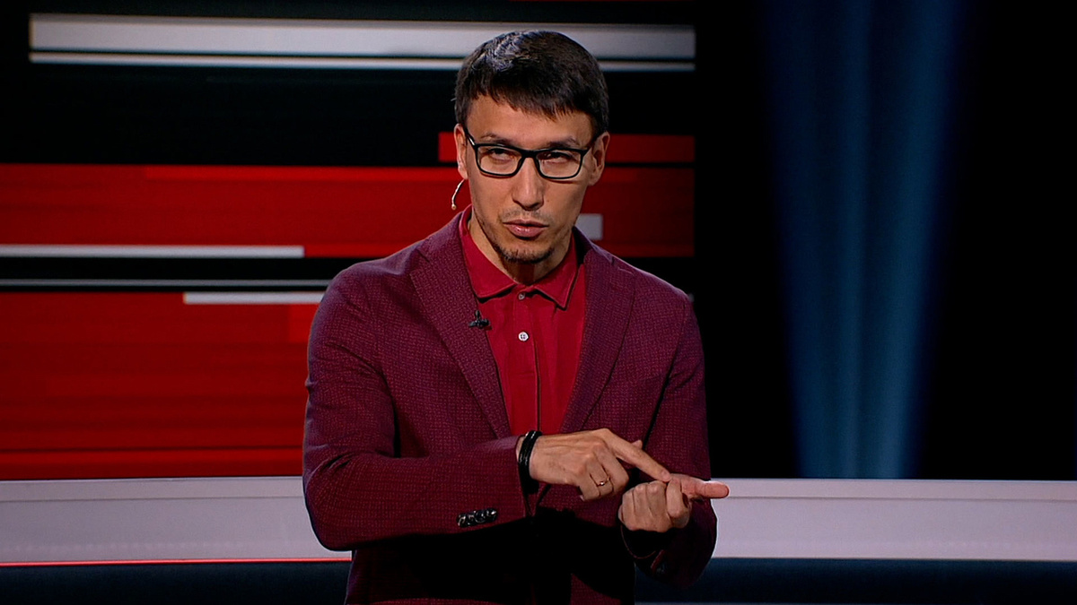 Массовый отток вкладов, по мнению Абзалова, начнется уже в июле