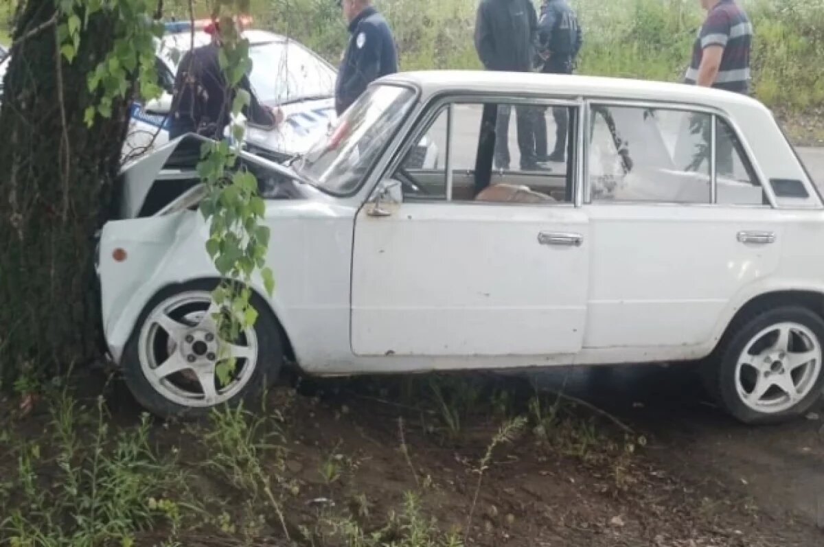    Двое брянских подростков угнали и разбили вазовскую «копейку»