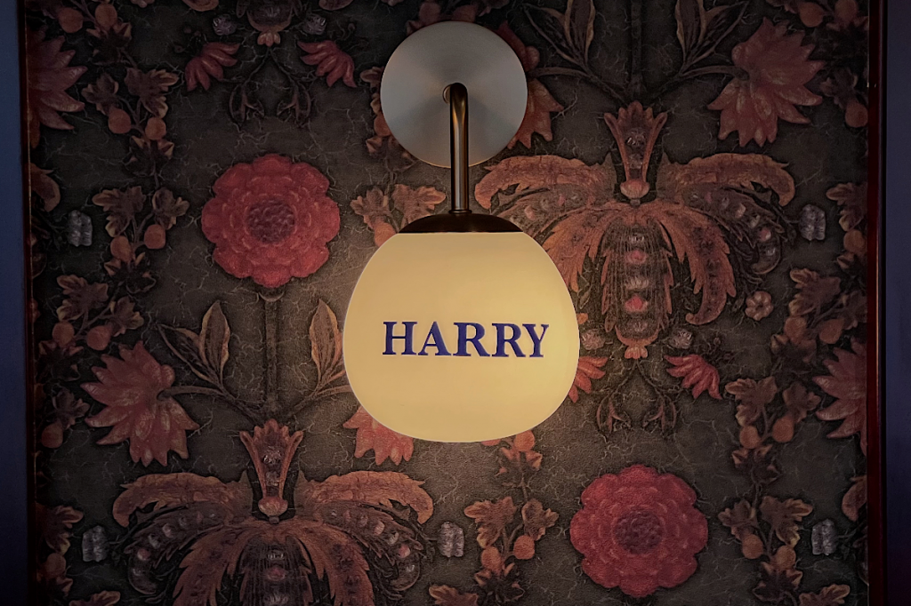 Интерьер Harry Not Original Pub