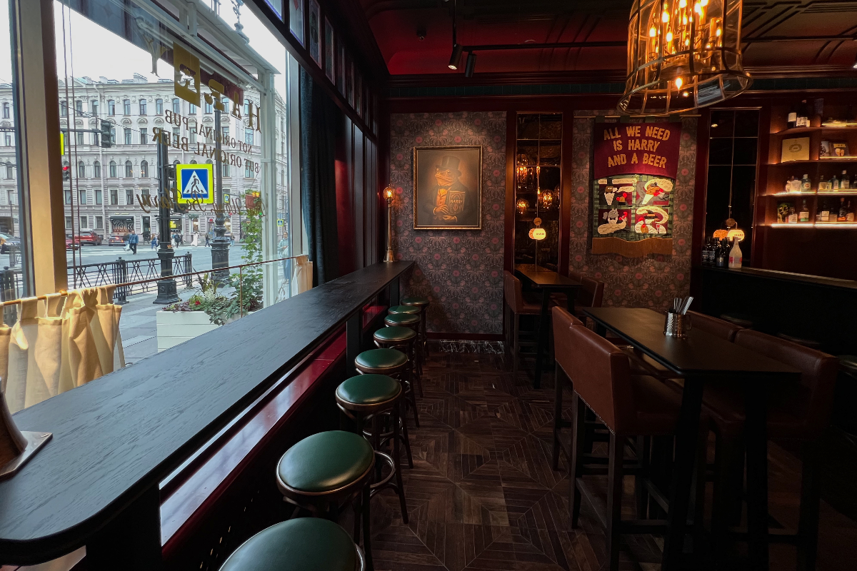 Интерьер Harry Not Original Pub