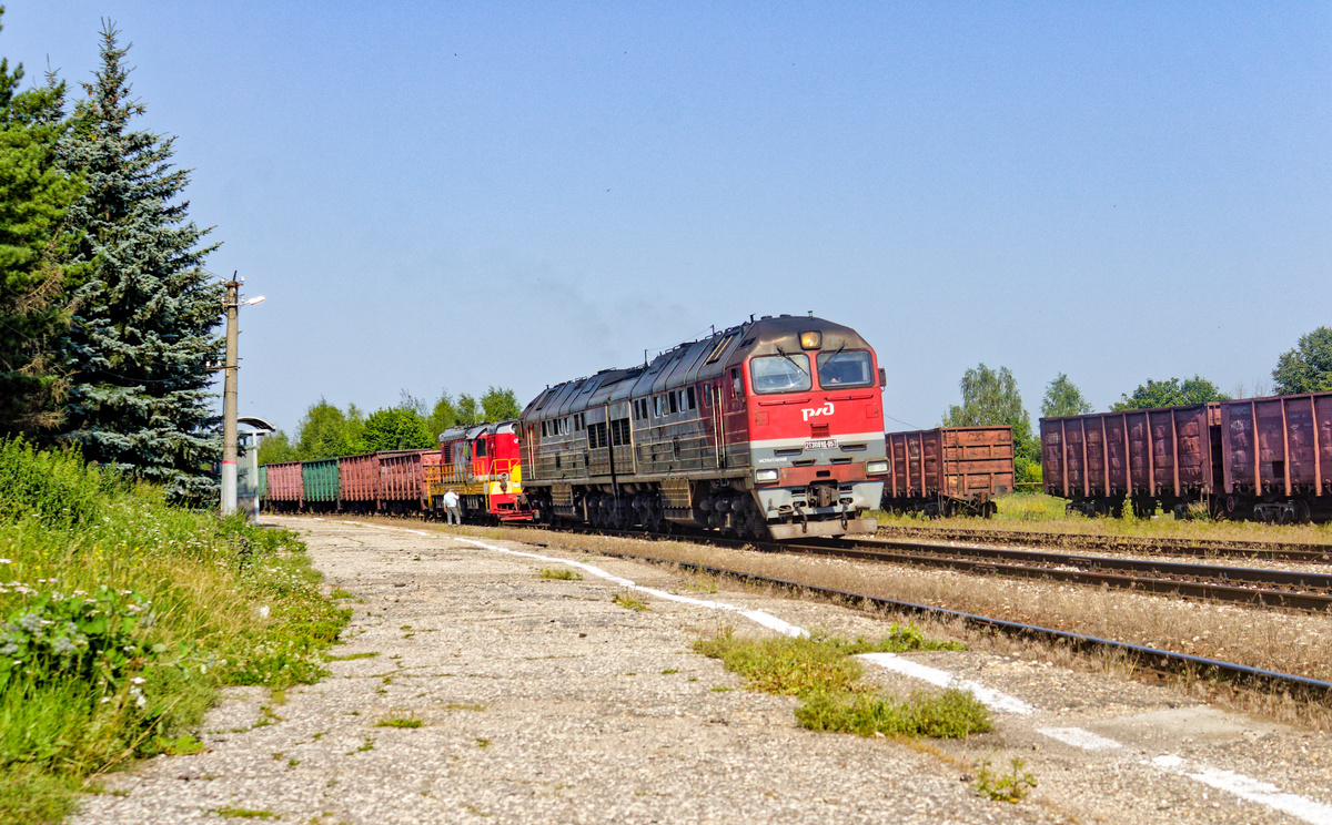 2ТЭ116УД-057 отцепился от ЧМухи с грузовым. 