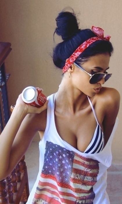 Эта американочка уже прошла маммографию. А ты? Источник: https://i.pinimg.com/736x/c5/b4/9b/c5b49b5c54861c24bf6c6527fd0e24ad.jpg