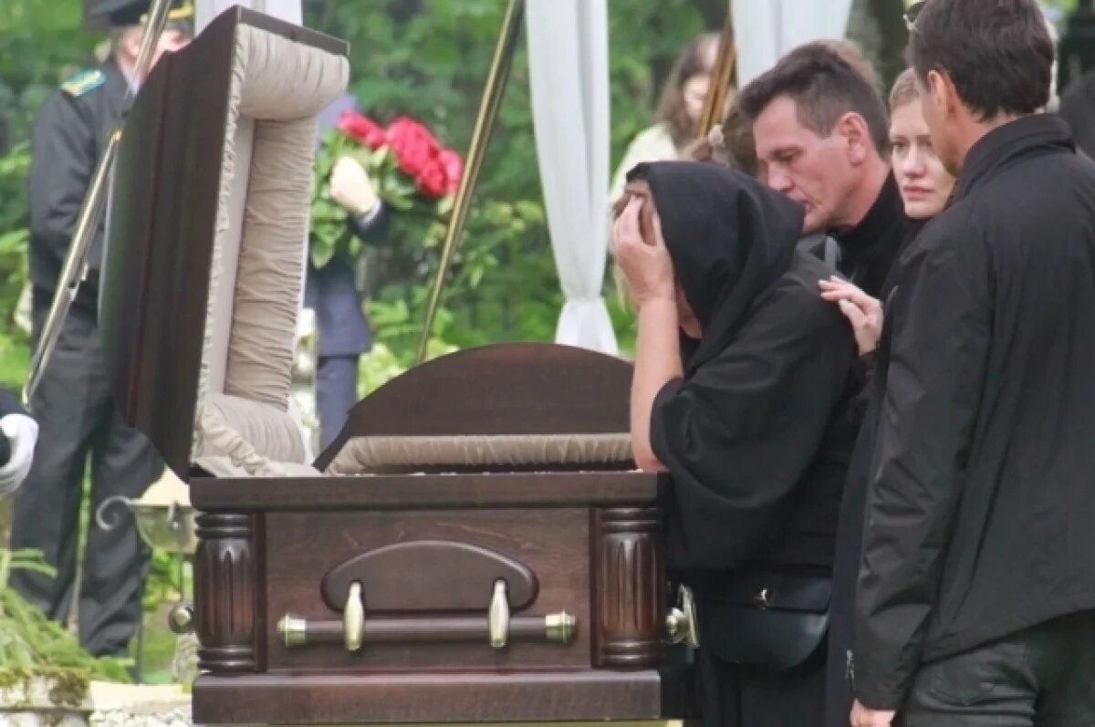    Рядом с Ксенией Блаженной.