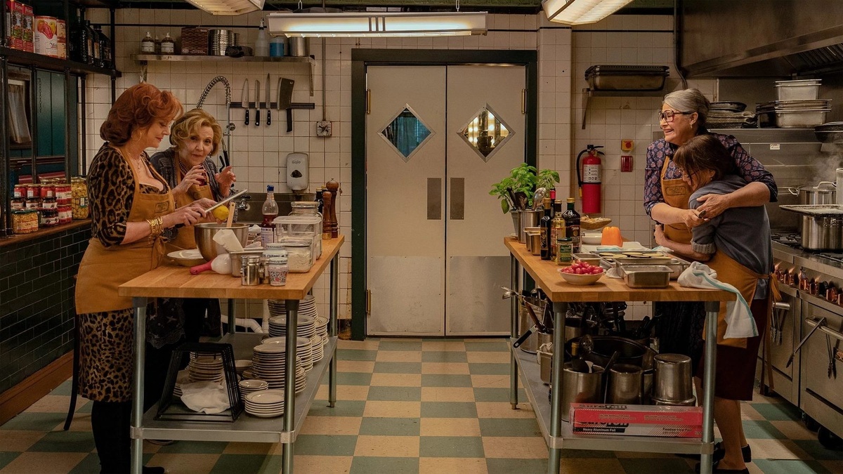 Кадр из фильма «Бабули», 2025 год, режиссер Стивен Чбоски