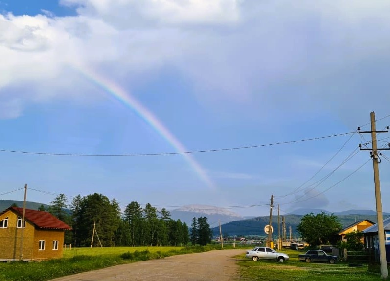Вид на Уральские горы и село Тюлюк