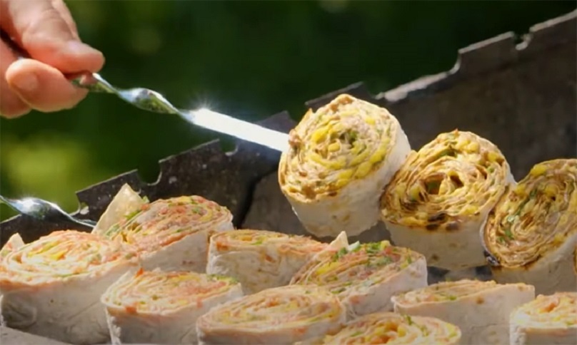Летние рулеты из лаваша на мангале: два неповторимых вкуса для пикника