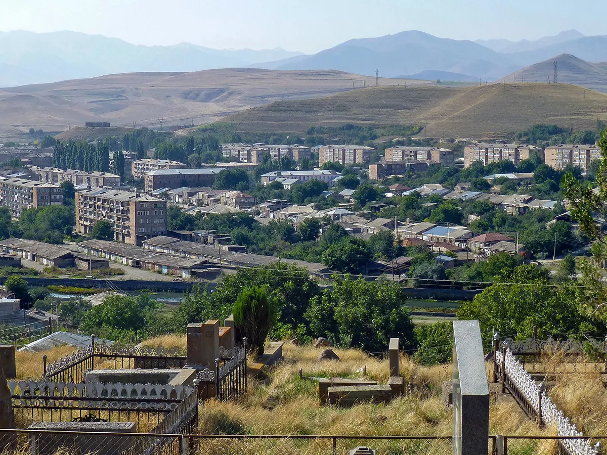 CC BY-SA 4.0 / Ji-Elle / Cimetière de Sissian (cropped, resized and color corrected)