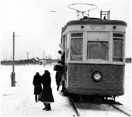 Безымянский трамвай в 1940-е. Даже много лет спустя жители Безымянки, отправляясь в исторический центр Куйбышева, говорили, что едут „в город“.Фото из открытых источников в интернете