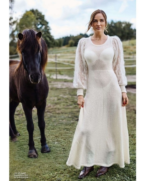 Вязаное платье. Фото источник: коллекция из Sticrat i sant 2025г.