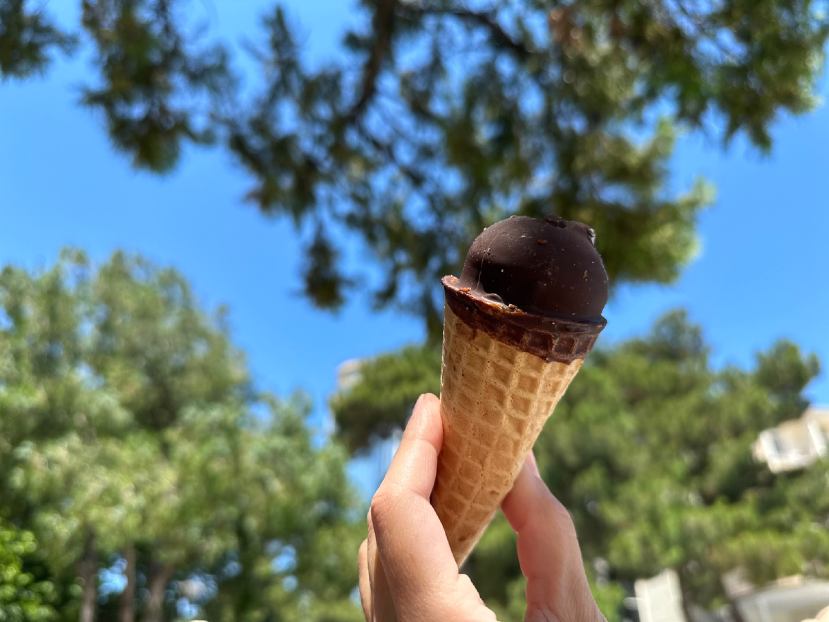В эти каникулы на море дочка особенно полюбила мороженое🍦 