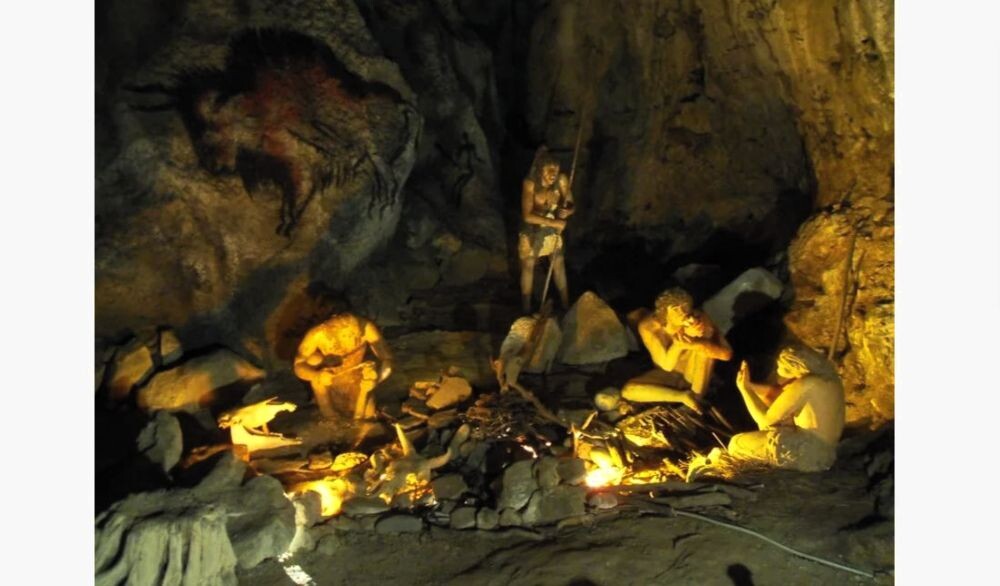 Изначально люди жили в пещерах