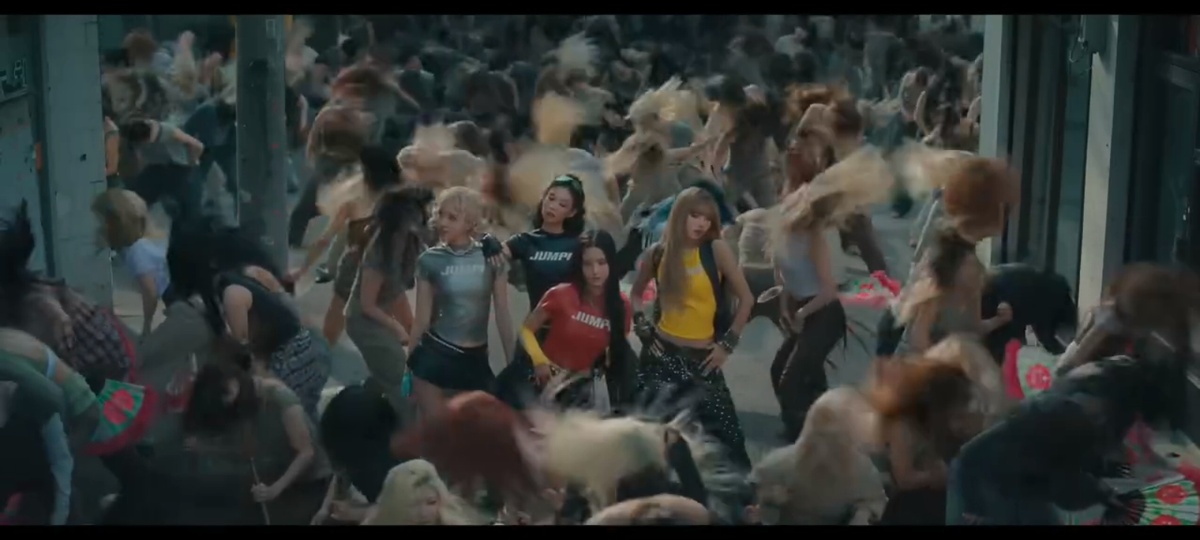 Скрин из клипа 