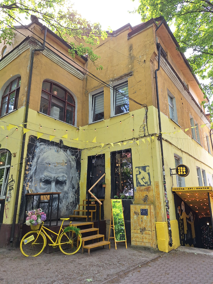 Центральный вход