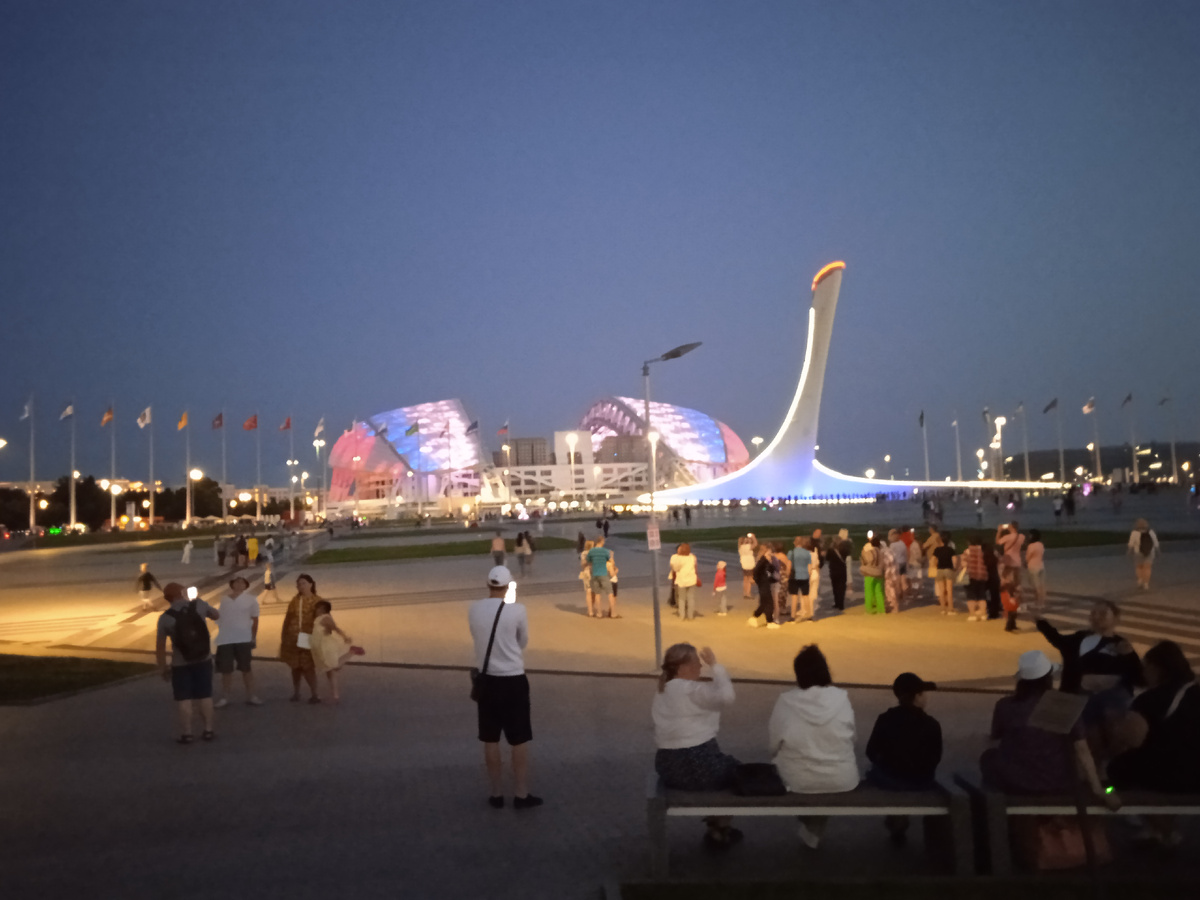 Стадион «Фишт» в свете российского флага. Фото автора, 20 час. 31 мин.