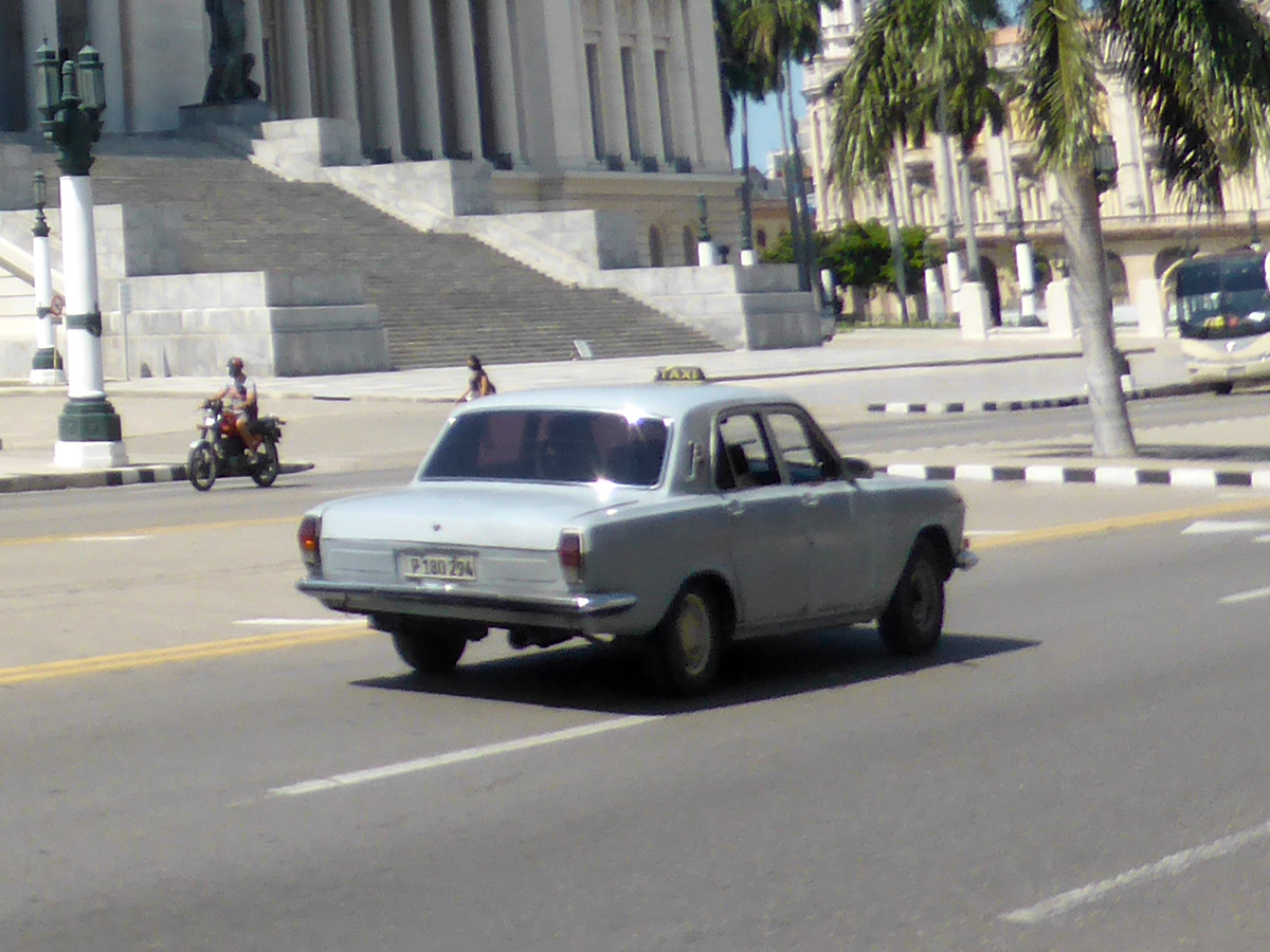 Советская Волга напротив Капитолия.