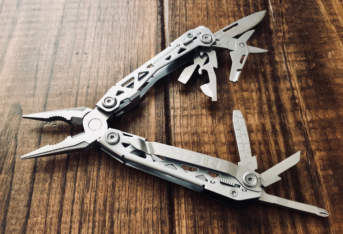 Вот такой универсальный мультитул оказался отличным товарищем в дороге.