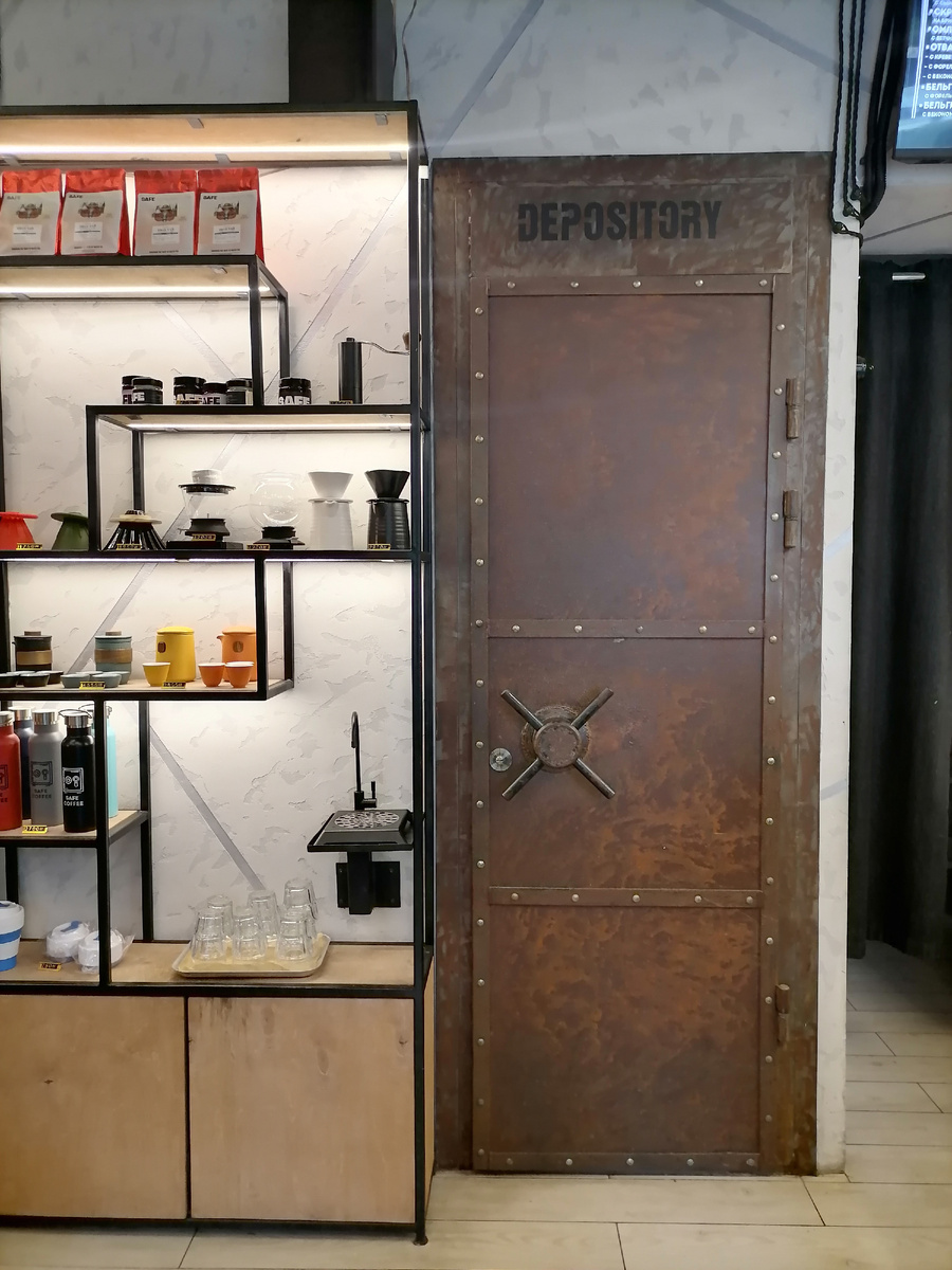 Дверь в секретную комнату)