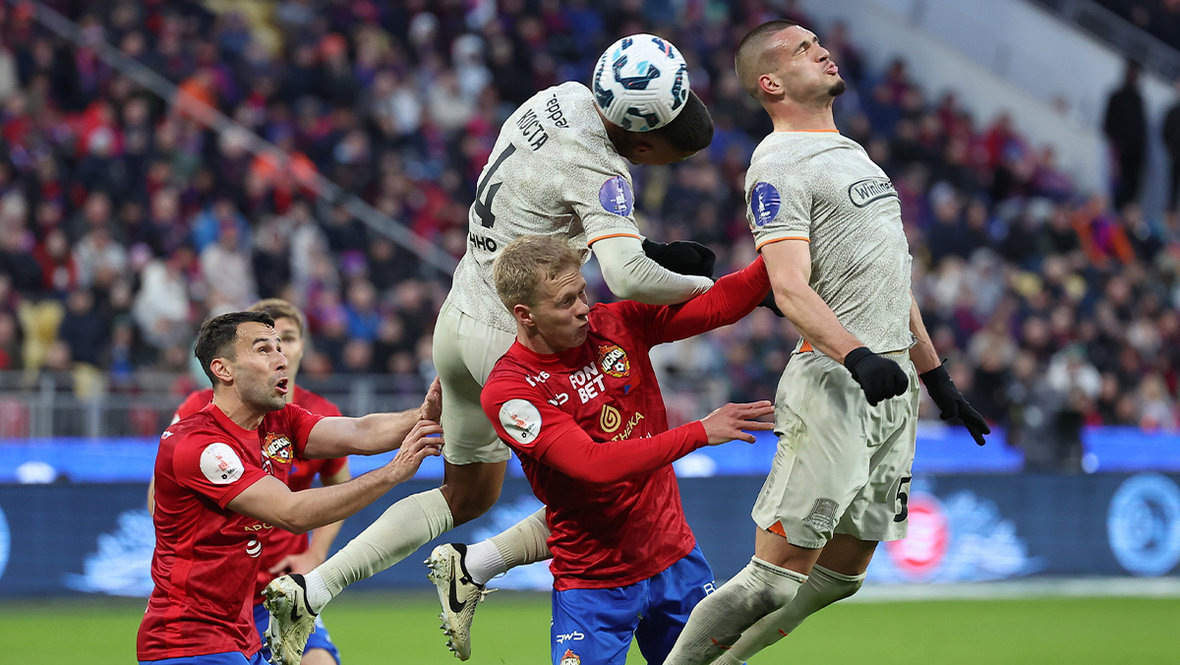    Милан Гайич, Матвей Кисляк, Диего Коста и Александр Черников в матче ЦСКА — «Краснодар».Александр Федоров