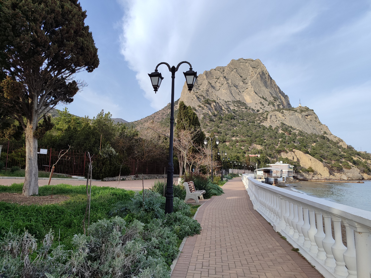 Набережная в Новом Свете в Крыму