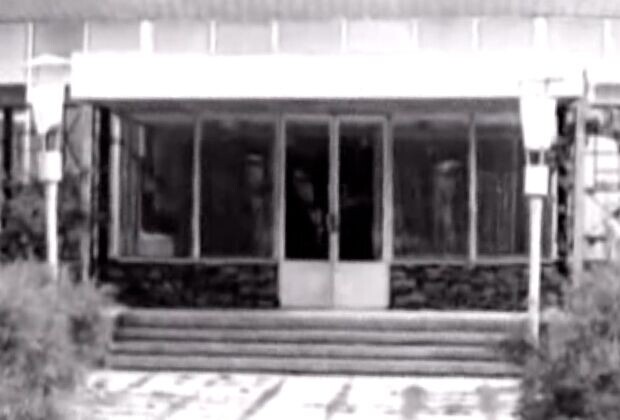 Вход в тот самый ресторан