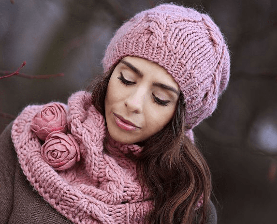 Девушки любят всевозможные шарфы и снуды