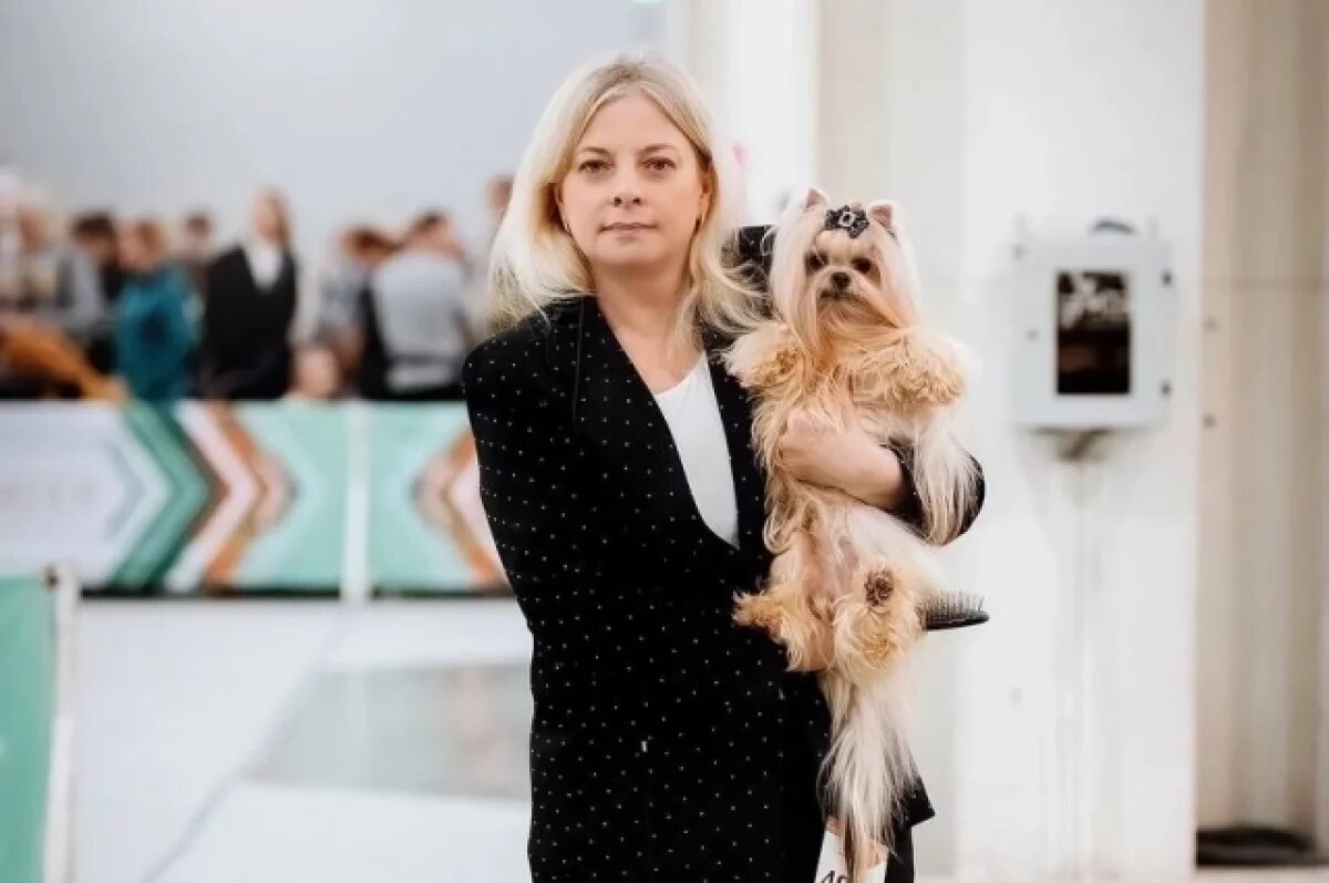    Кемеровчанка совмещает разведение собак и работу на заводе.