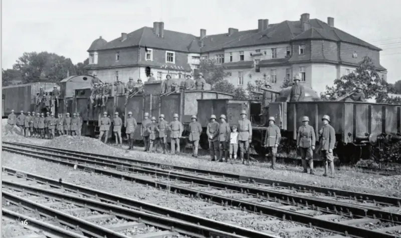 фото - сайт Топвар, статья "1919–1921. Немецко-польский конфликт в Верхней Силезии" автор оригинальной статьи Christian Kaettitz, перевод на русский Slug_BDMP; обе стороны конфликта получали помощь из-за пределов региона, многочисленные германские фрайкоры, организации бывших военных, несмотря на последовательный роспуск сначала армии, в рамках Версальского мира, а затем и самих фрайкоров, сохраняли ядро своего состава и быстро пополнялись бывшими военными, однако, аналогичный процесс шёл и с польской стороны