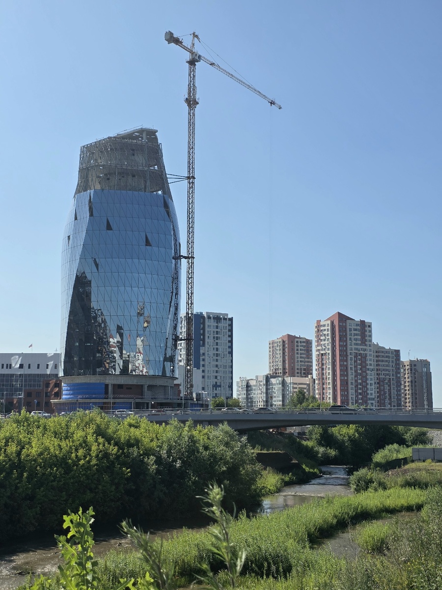 А вот к "кукурузине" рядышком у меня претензий нет. 
