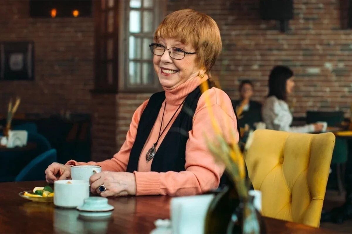    Ольга Волкова в свои 86 лет не сидит на месте и продолжает активно сниматься в кино, играть в спектаклях.