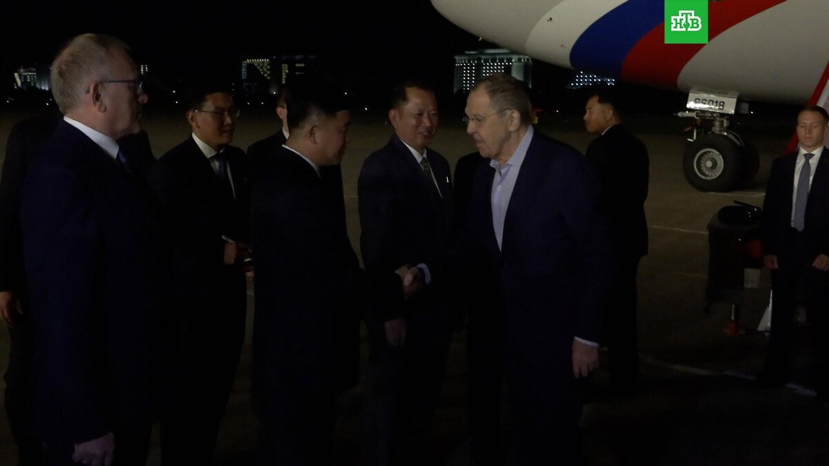    Лавров прибыл с двухдневным визитом в КНДР