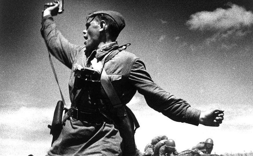 "Комбат": запутанная история создания одного из известнейших фотоснимков времён Великой Отечественной войны