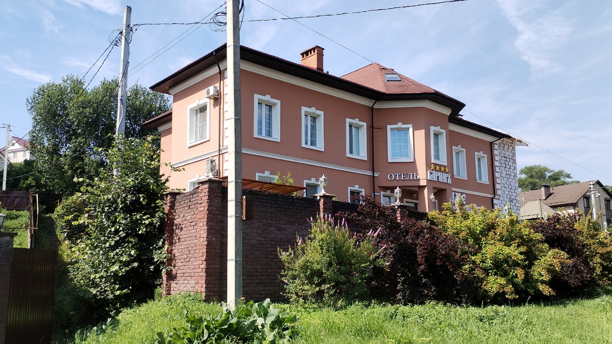 Спрячь за высоким забором девчонку... 