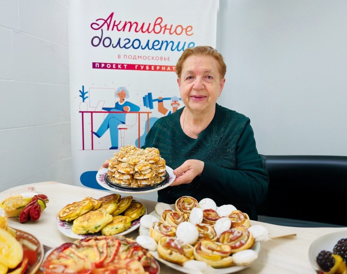    Татьяна Тихоновна с радостью накормит каждого гостя! Фото: телеграм-канал «Активное долголетие в Подмосковье»