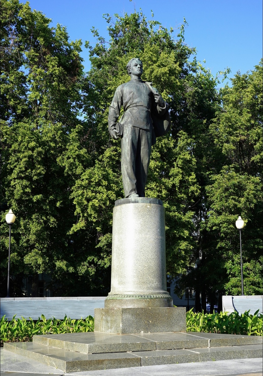 Пасятник Владимиру Ульянова рядом с Казанским университетом, из интернета.