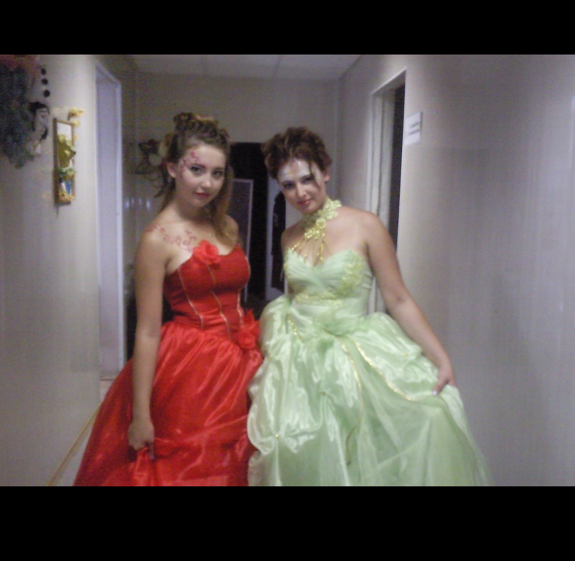 Вон чО накопала:) это мы однокурсницей, выступали на день города. Наш колледж постоянно участвовал в таких фестивалях. 