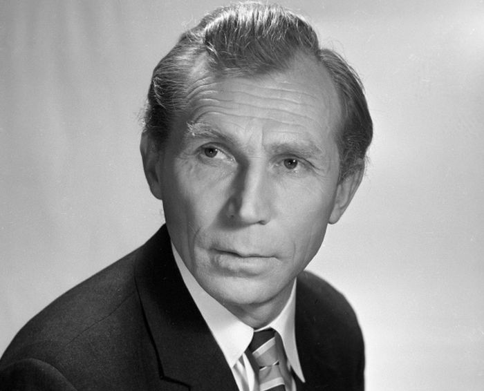 Иван Лапиков