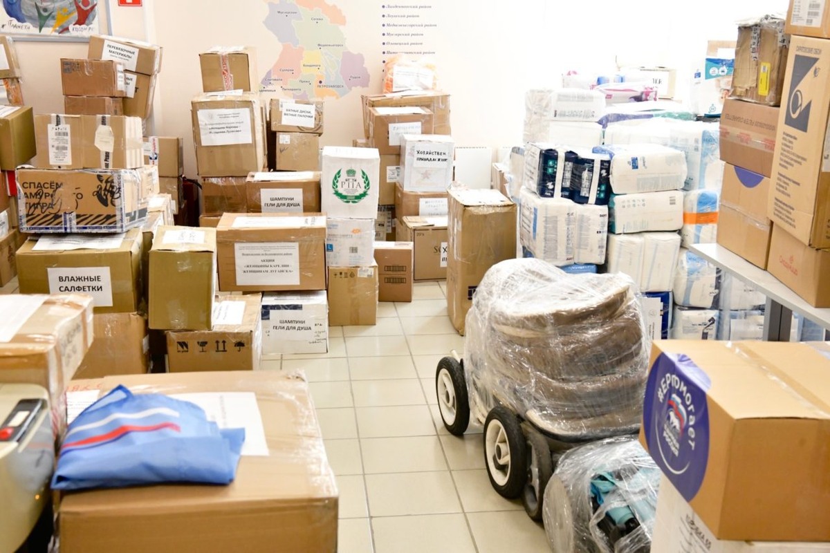    Гуманитарный груз, собранный в рамках акции "Женщины Карелии - женщинам Луганска". Фото: "Республика" / Оксана Кудряшова