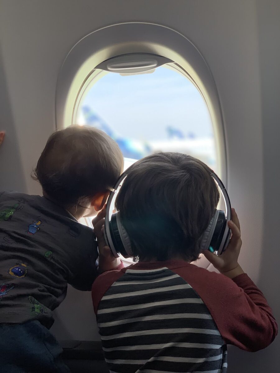 Источник: https://www.adventuresofdre.com/airplanerideswithkids/