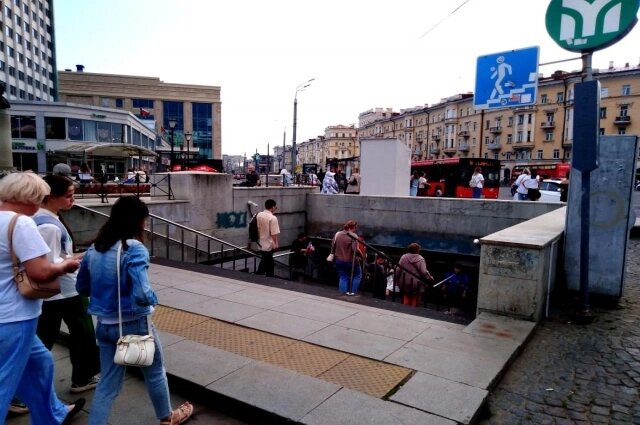 Первый подземный переход в Казани одновременно и вход в метро.Фото: АиФ/ Ольга Любимова