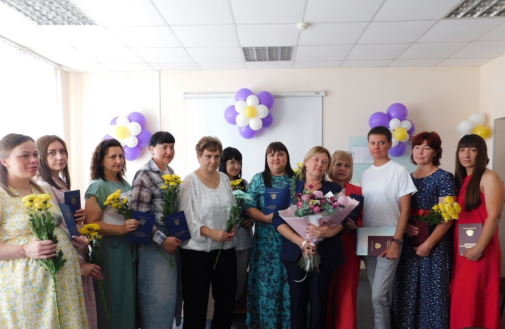    11 выпускников получили дипломы. Фото Анны Зубаревой