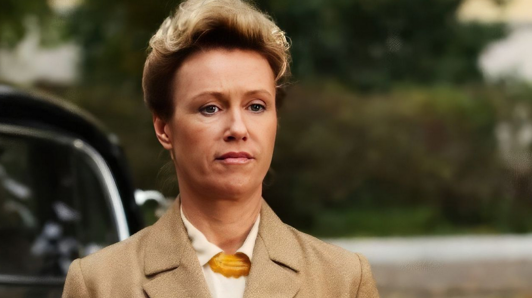 Ирина Розанова в образе Екатерины Фурцевой