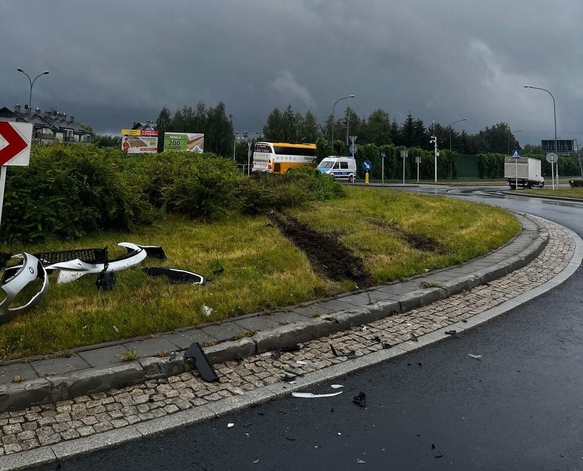 Автобус с 60 белорусами протаранил кольцевую развязку в польском Жешуве