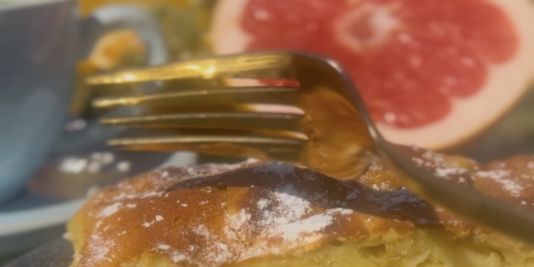 А почему бы не приготовить шарлотку в жару 30+