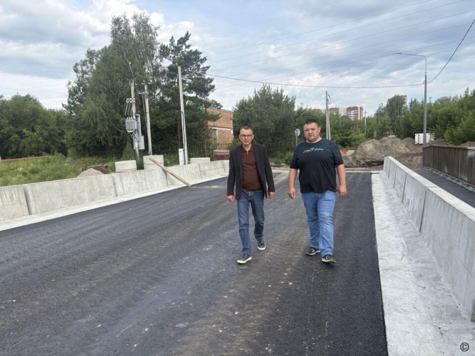    Андрей Курышин проконтролировал ход ремонта на Ташкентском мосту . Источник: barnaul.org