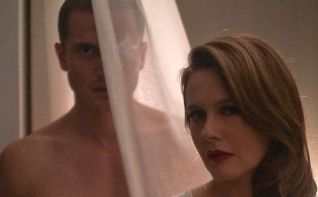 Алисия Сильверстоун в новом триллер "Горячая штучка" (2025) - мой отзыв