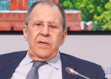    Лавров не интересуется тем, что Макрон и Стармер готовятся к вводу 50 тысяч военных на Украину