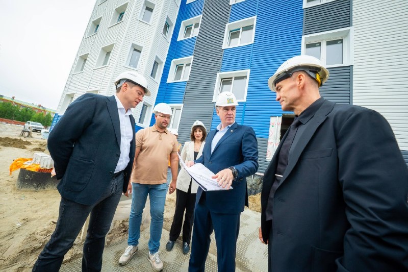    Руслан Кухарук проинспектировал стройки в поселках Сытомино и Лямина